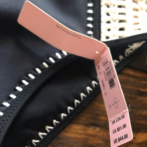 Victoria’s Secret Bikini - Picture 3 of 5